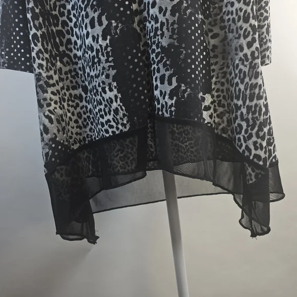 Suzie in the City 2X leapord print blouse - Picture 3 of 10